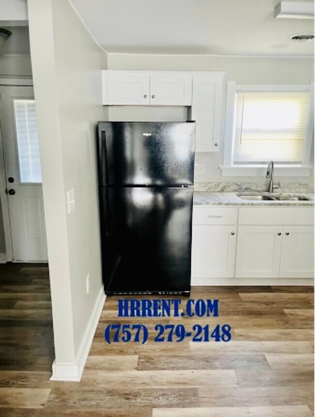 Building Photo - Charming Renovated 3 Bedroom 1 Bath Single...