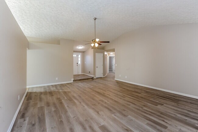Building Photo - 5015 River Rock Way
