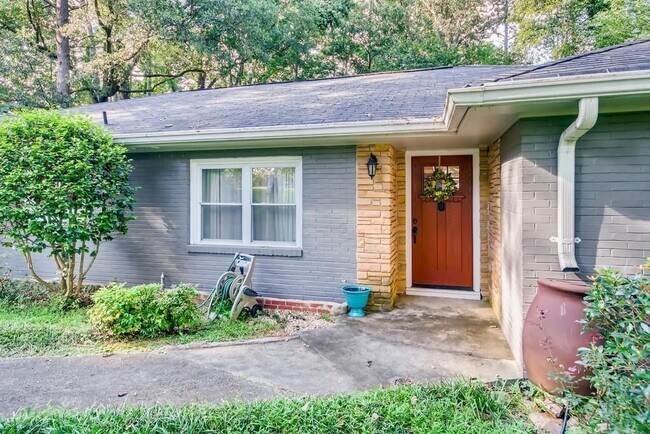 Foto del edificio - 2050 Sylvania Dr