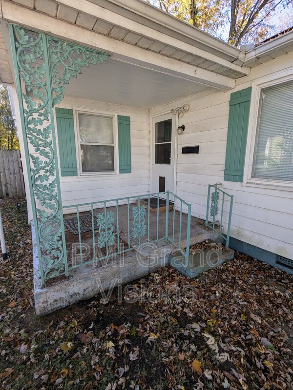 Building Photo - 1328 S 6th St