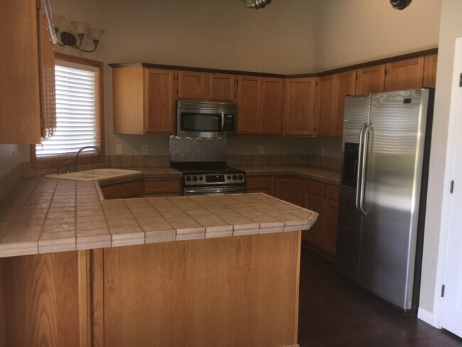 Building Photo - Beautiful home located just minutes from Settler's Park!