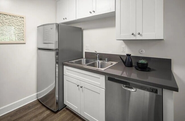 Foto del edificio - Charming 1-Bed La Jolla Retreat with Utilities Included, In-Unit Laundry & Carport