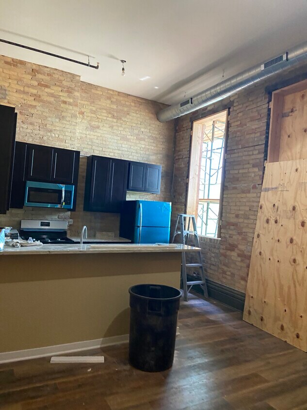 Primary Photo - 15 N Grove Ave