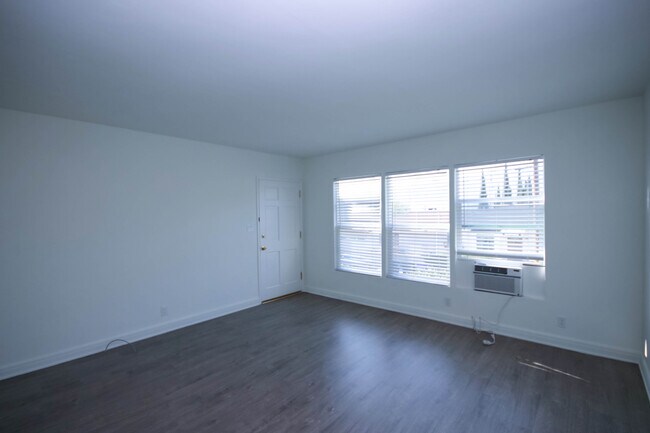 Building Photo - 3148 Abella St