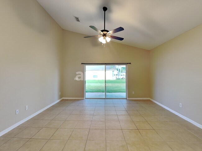 Building Photo - 366 Cabana View Way
