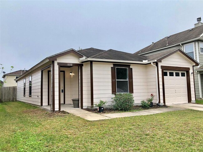 Foto del edificio - 8110 Forest Glen Dr