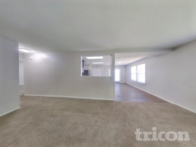 Foto del edificio - 5753 N Jamestown Dr