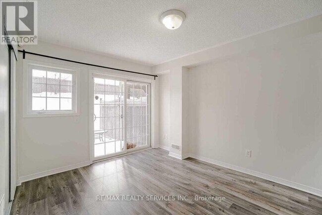 Photo du bâtiment - 43 Denison Ave