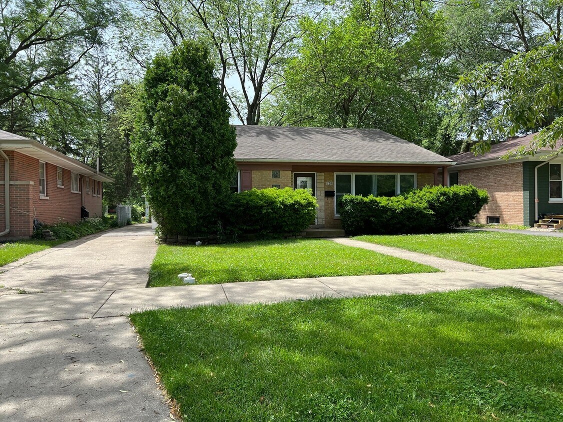Primary Photo - 2911 Wilmette Ave