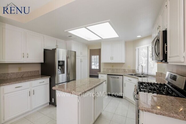 Foto del edificio - Available Now!