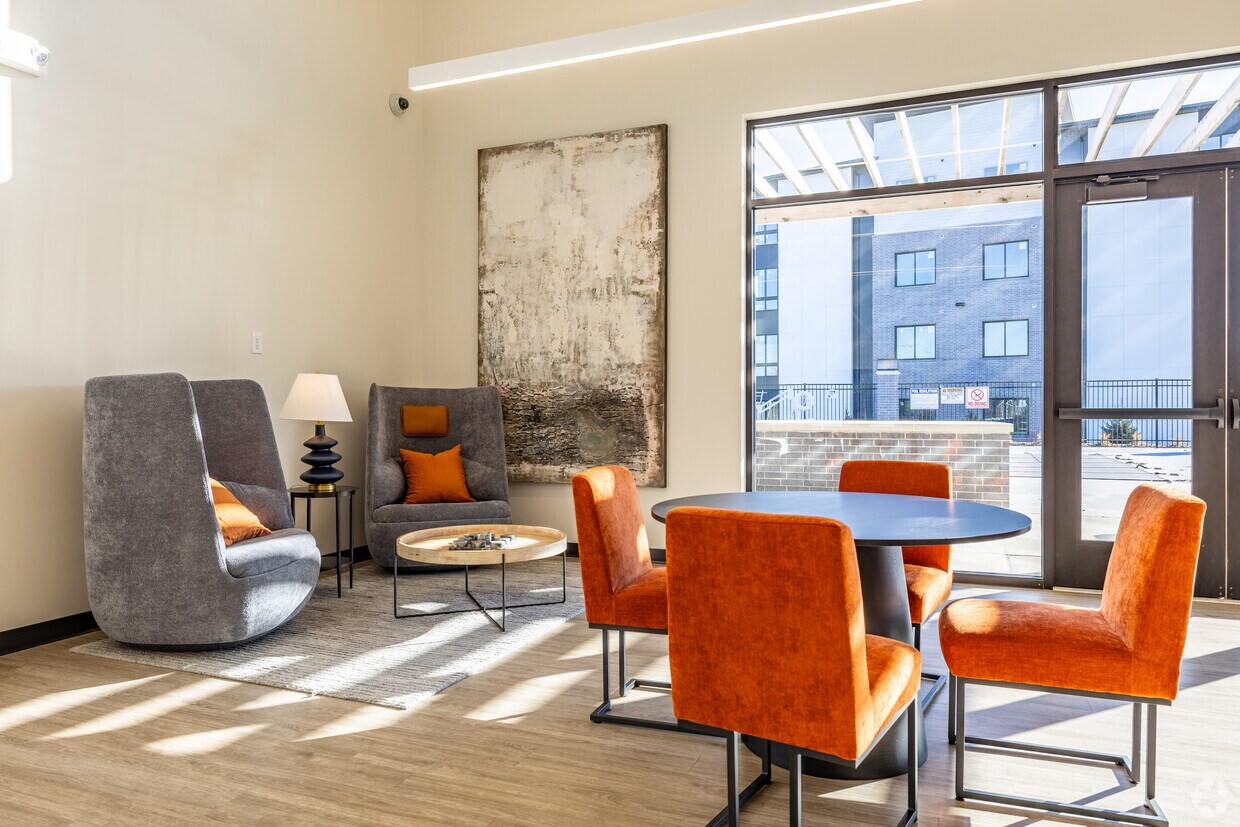 Foto principal - EVO Townhomes & Apartments