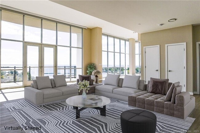 Foto del edificio - 2 Hbr Pt Rd S