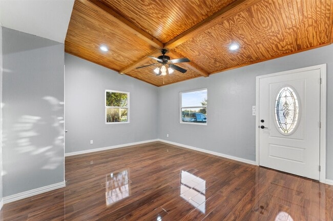 Building Photo - 916 Wilkinson Dr