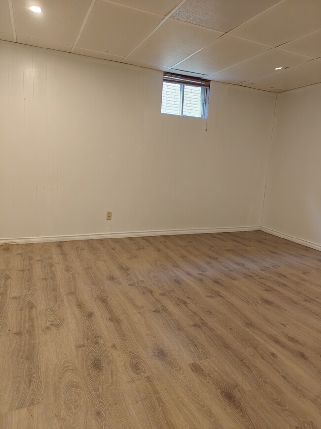 Photo du bâtiment - 1404 Wilson Rd N