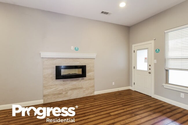 Foto del edificio - 1219 Saturn Dr