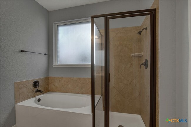 Foto del edificio - 240 Oak Creek Way