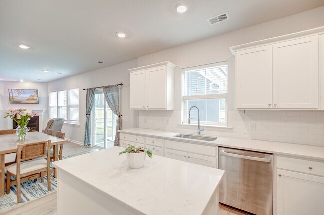 Building Photo - Beautiful Cane Bay Rental