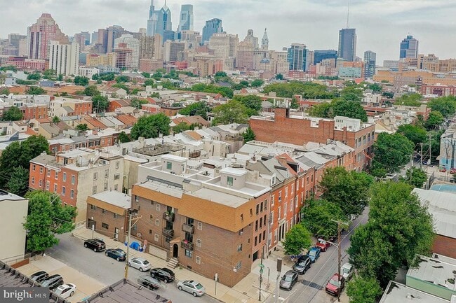Building Photo - 728 S 10th St