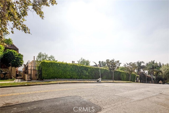 Foto del edificio - 532 N Mariposa Ave