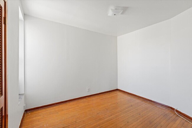 Foto del edificio - 3557 W Cortland St
