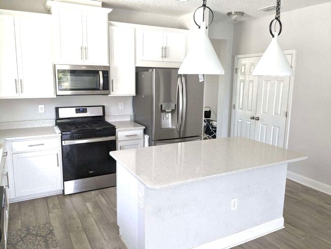 KITCHEN - 250 Convex Ln