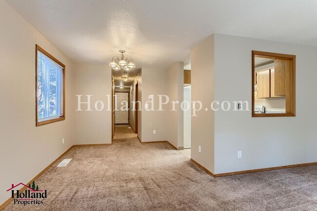 Building Photo - 15466 SW Donna Ct