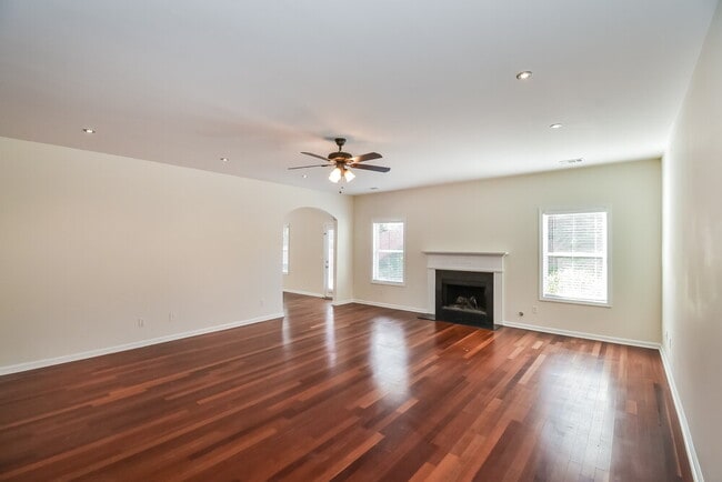 Building Photo - 2601 Muskeg Ct SW