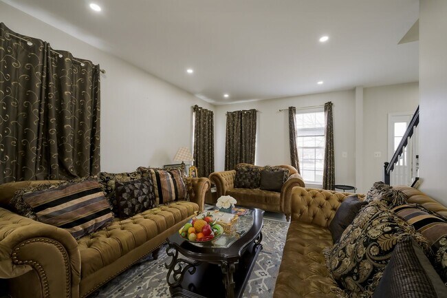 Foto del edificio - Luxurious Single Family Home in Emerald Farm