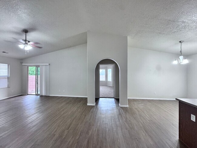 Foto del edificio - Great 3 bed, 2 bath, 1575 sq ft home in Huning Ranch!