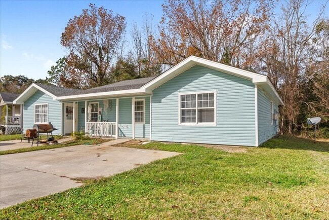 Building Photo - 20017 Sunshine Dr