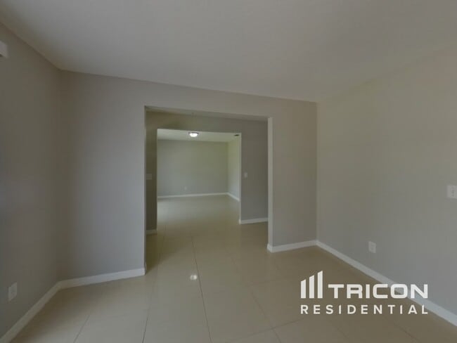 Building Photo - 2504 Orange Tree Dr