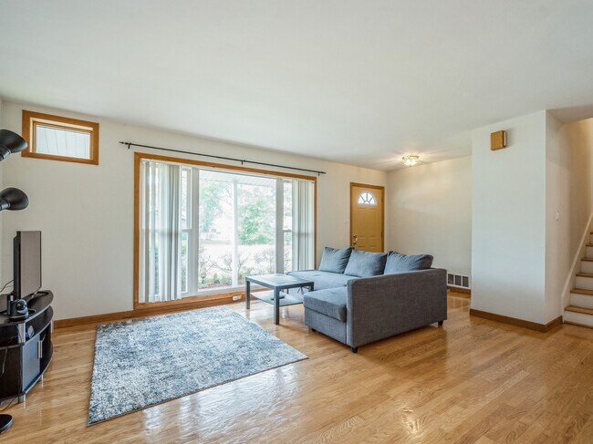 Foto del edificio - 725 Milton Ln