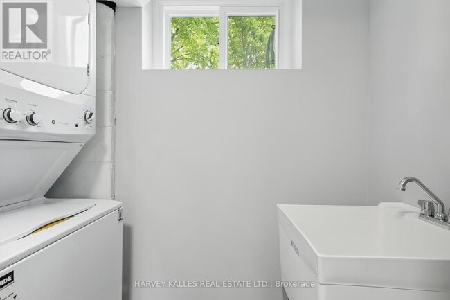 Building Photo - 1 Vanity Ct