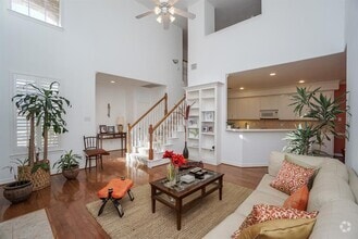 Building Photo - 1131 Enclave Square E