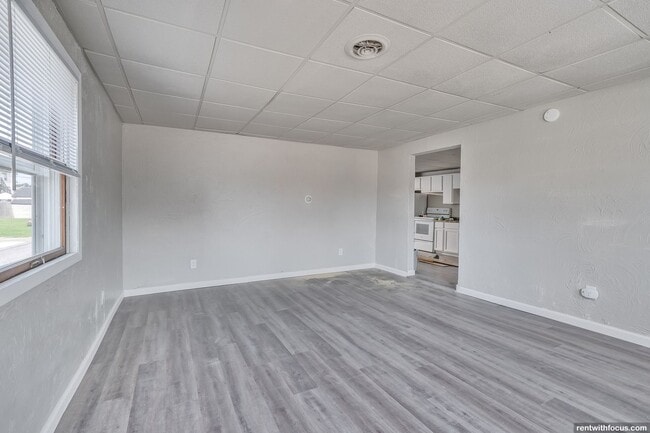 Building Photo - 204 Elm St