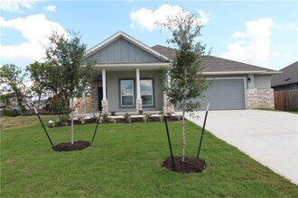 Building Photo - 307 Silver Glen Dr