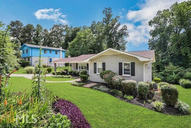 Foto del edificio - 2249 Sterling Ridge Rd