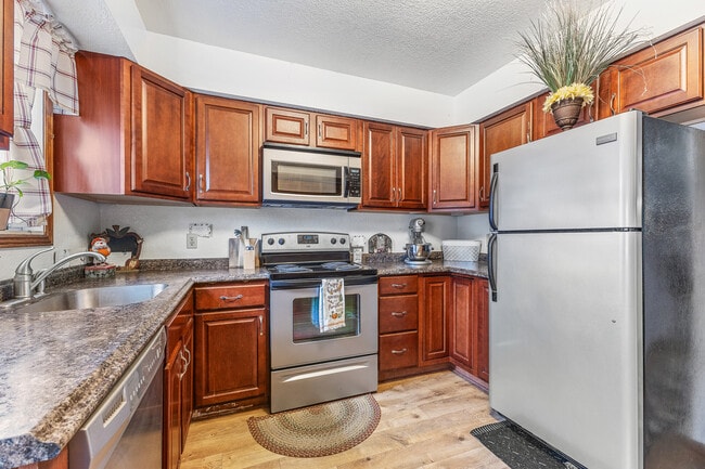 Building Photo - 4039 Cambridge Dr