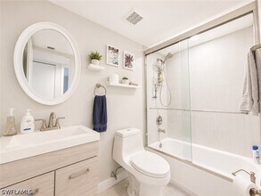 Building Photo - 216 Bobolink Way