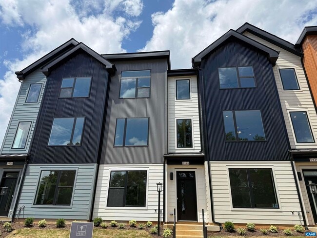 Building Photo - 5426 Golf Dr