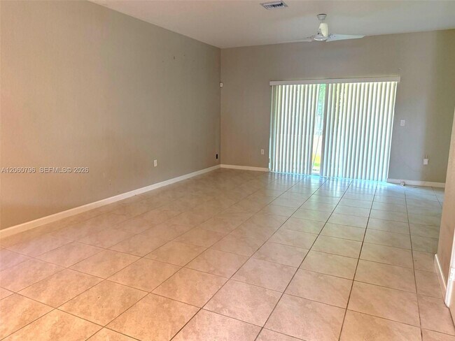 Foto del edificio - 2800 NW 180th St