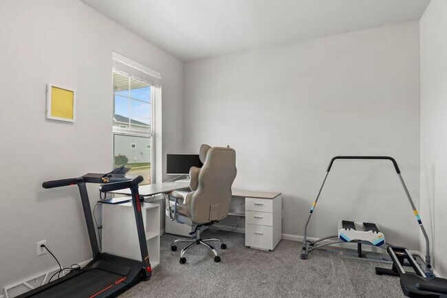 Foto del edificio - 323 Galileo Dr