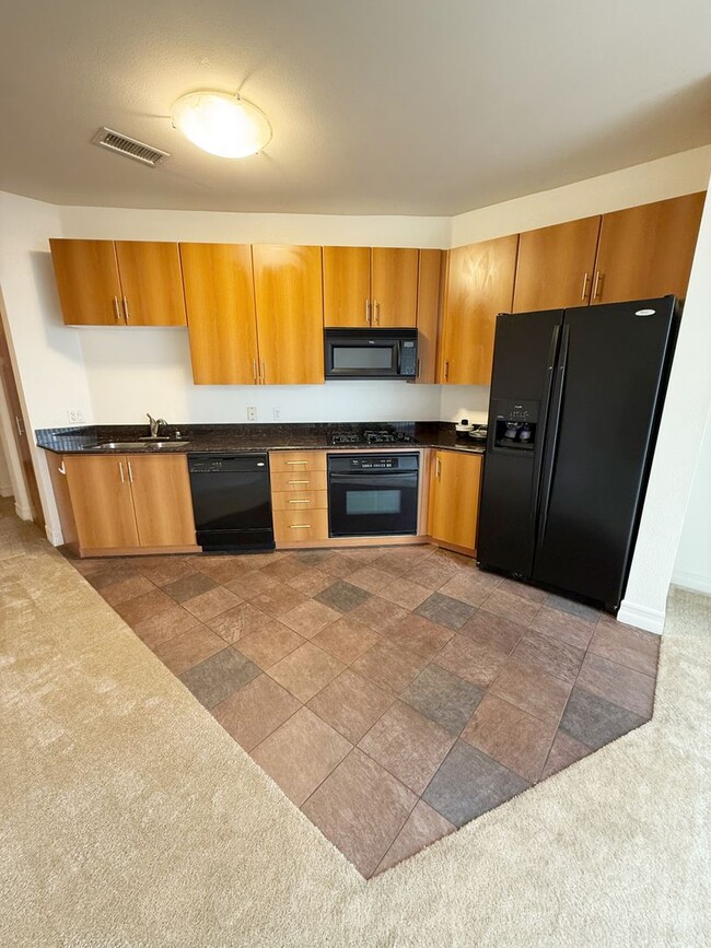 Building Photo - 1 Bed/ 1 Bath Condo for Rent at Park Blvd....