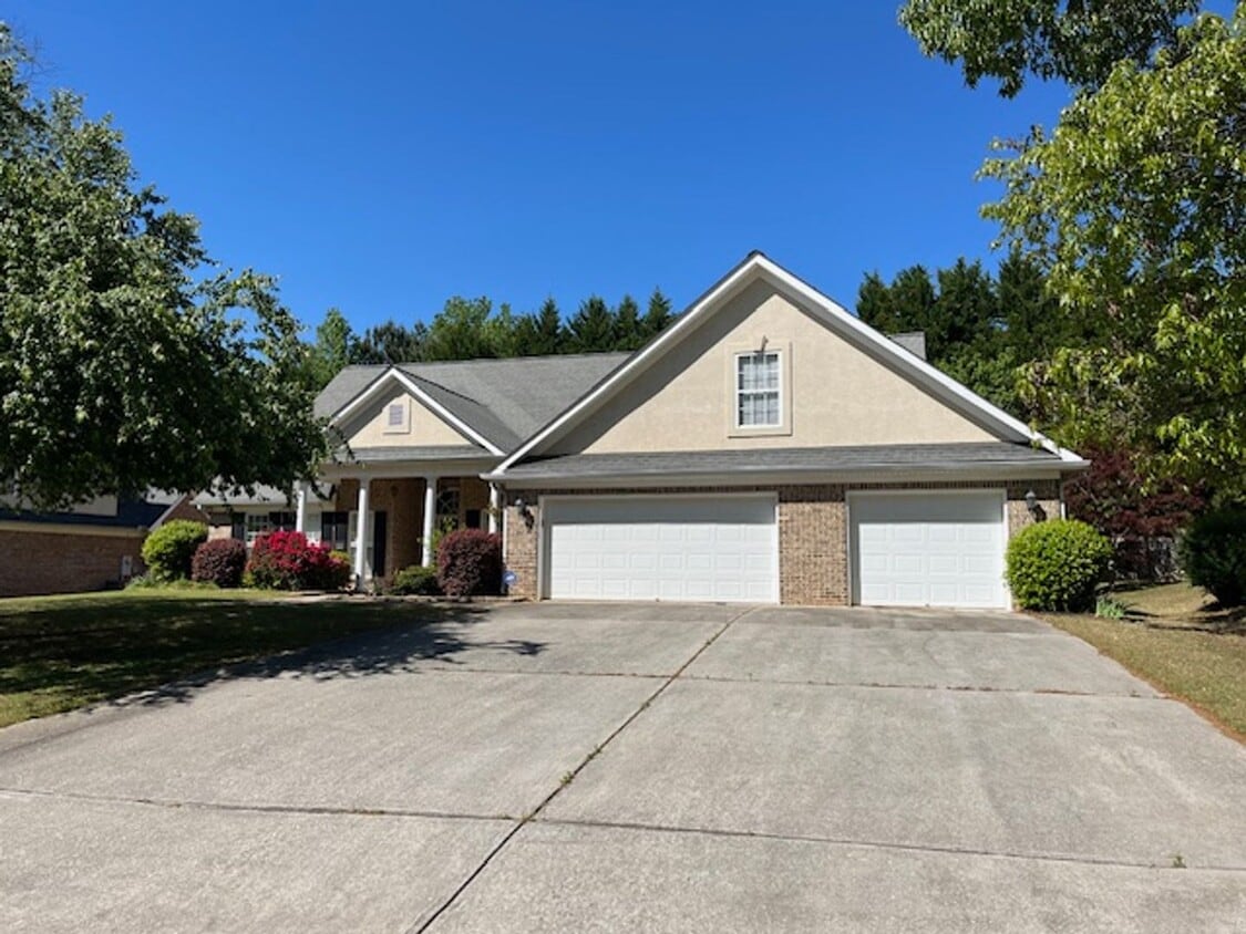 Primary Photo - Beautiful 4bedroom 3.5 bath ranch