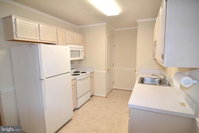 Building Photo - 47889 Piney Orchard St