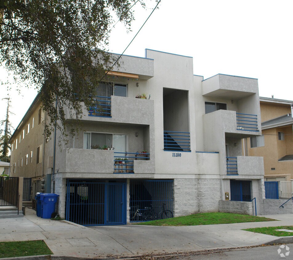Foto del edificio - 11250 Huston St