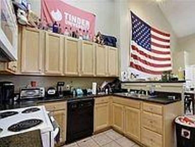 Foto del edificio - West Campus Condo Under $1000/Bedroom Walking To Campus