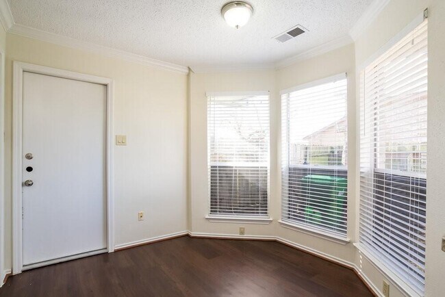 Building Photo - 5635 Fawn Trail Ln