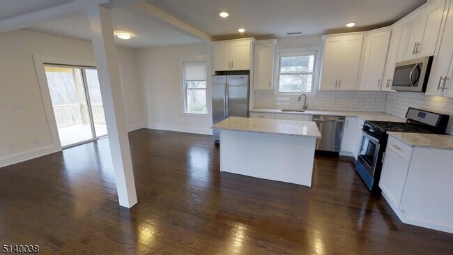 Building Photo - 511 Academy St