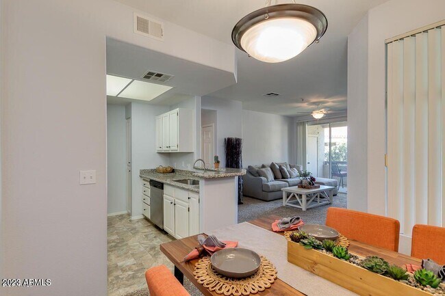 Building Photo - 11375 E Sahuaro Dr